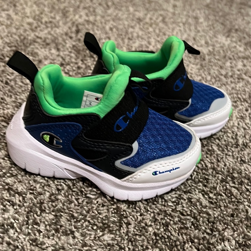 Toddler Boys Champion Gameness shoes, size 4